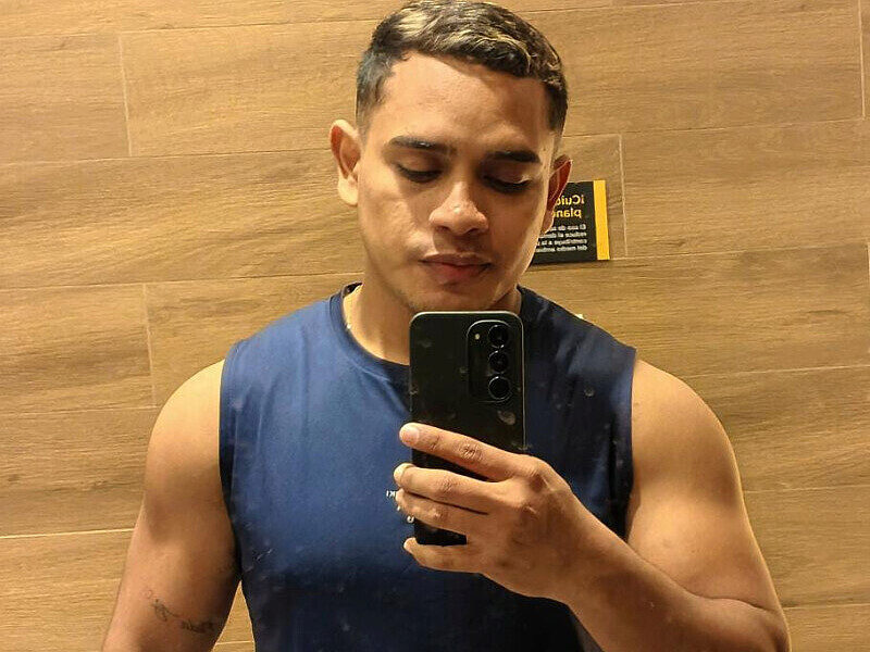 Watch Thiago Thompson live on cam on Flirt4Free