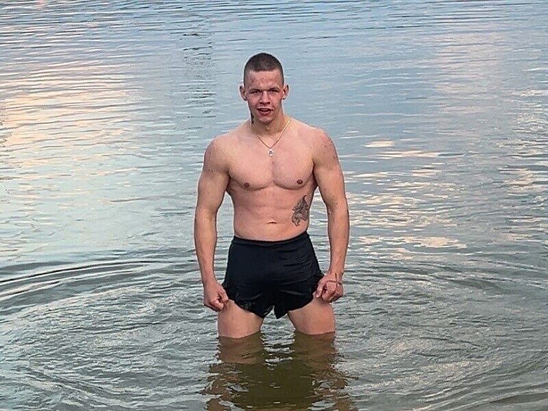 Watch  Hank Malone live on Flirt4Free