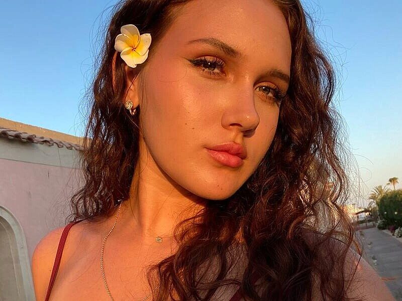 Evangeline Trelawney Live Chat on Flirt4Free