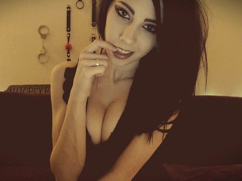 Kitty Kush Live Cam on Flirt4Free