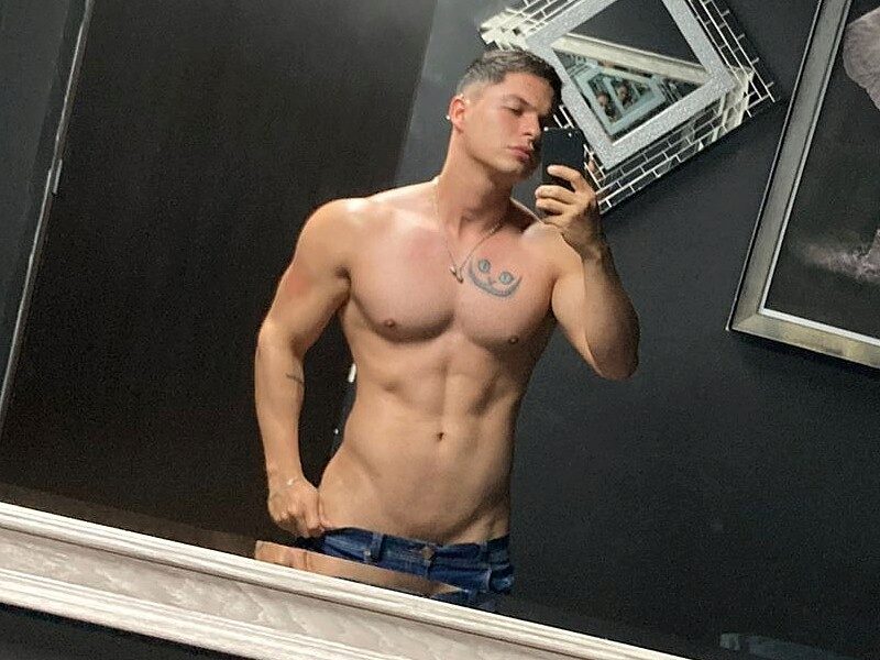 Dominick Crawford Live Cam on Flirt4Free