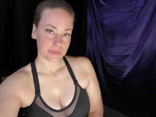 Becky May Live Cam on Flirt4Free