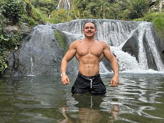 Nakenchat med Aron Connor på Live Cam ⋆ FLIRT SHOW ⋆ Webkamerasex med amatører