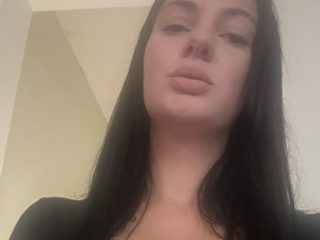 Naughty Nikkiy webcam