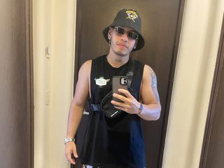 Live Chat with Ryan Gormsson on Flirt4Free