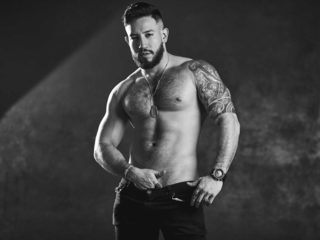 1 On 1 Sex Cams - Brad Leon Portugal Alt Text Streamray-Cams