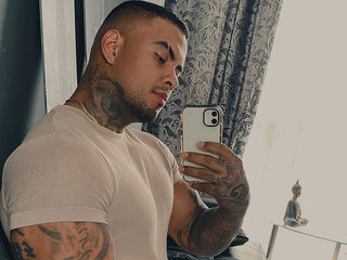 Darius Ions Live Cam and Profile on UnifiedCams