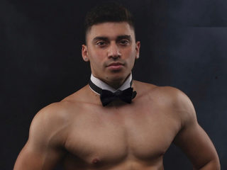 Aron Lake Fit live cam model at Flirt4Free