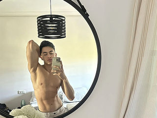 Tyler Hughes Live Cam on Flirt4Free