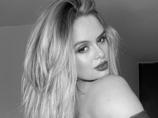 Mia Summer Live Webcam on Flirt4Free