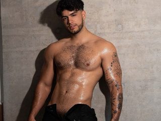 Cam2Cam Sex with Noah Miller on 1 On 1 Live Sex Cams