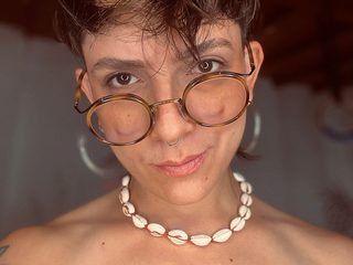 1 On 1 Sex Cams - Simone Rosseau English Alt Text Streamray-Cams