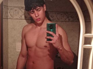 Ryan Hot Hot Live Cam on Flirt4Free