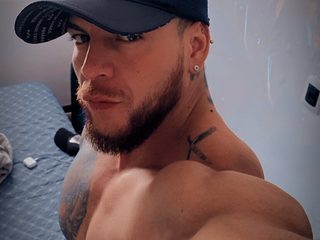 Sex cam with Ace Owens on 1 on 1 sex cams