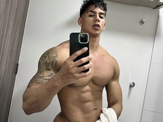 Oskar Ford Live Cam on Flirt4Free