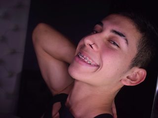 Thomas Turner live cam model at Flirt4Free