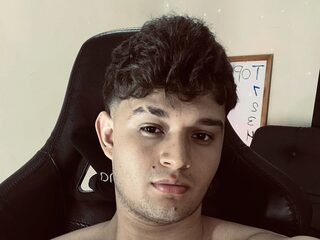 Oliver Whitee webcam model