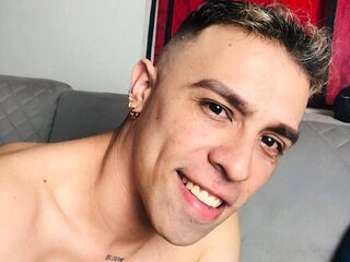 Traviss Bigcook Live Chat on Flirt4Free