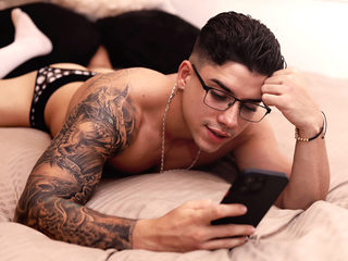 Cam2cam sex with Mike Montoya on live sex chat