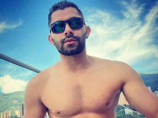 Live Chat with Robert Mayers on Flirt4Free