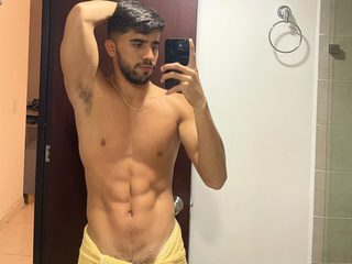 Andy Rouse live cam model at Flirt4Free