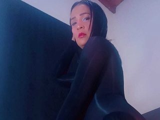 Mila Cam live cam model at Flirt4Free