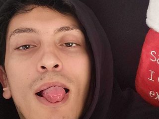 Sexcam mit Camo Ruiz auf 1 zu 1 Sexcams