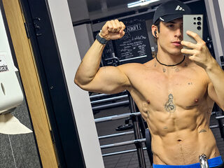 Live Chat with Aaron Bain on Flirt4Free