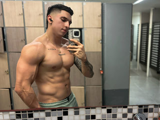 Jakee Cox Live Cam on Flirt4Free