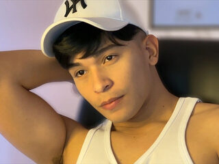 Ely Wild live cam model at Flirt4Free
