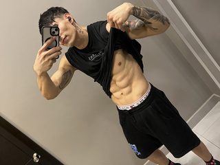 Lewis Thomson Live Cam on Flirt4Free