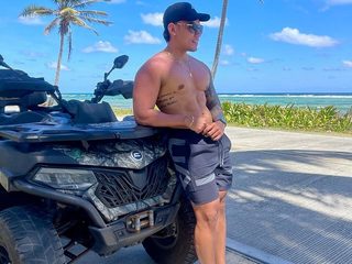 Noah Avery webcam model