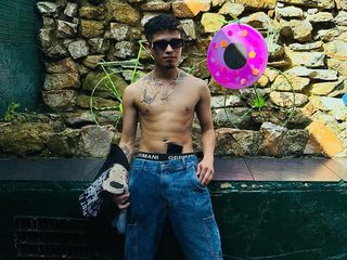 Watch Ian Monterry live on cam on Flirt4Free