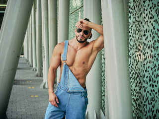 Aron Manu Live Cam on Flirt4Free