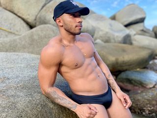 Adam Haynes Live Chat on Flirt4Free
