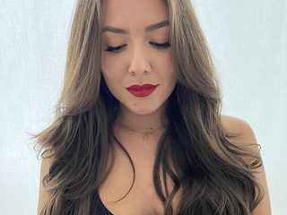 Sophiee W nude live cam