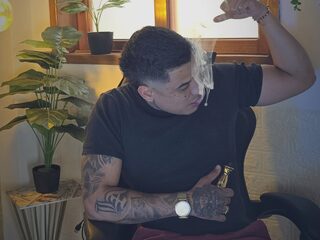 Live Chat with Dan Airen on Flirt4Free