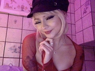 Watch Zara Lya live on cam on Flirt4Free