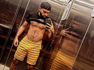 Koi Moreira live cam model at Flirt4Free