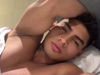 Live sex cam with Ronnie Colleman on latino sex chat