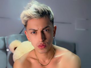 Adam Volkov Live Cam on Flirt4Free