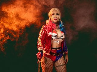 Watch Layla Watson live on cam on Flirt4Free