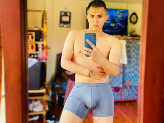 Noah Milll Live Cam and Profile on UnifiedCams