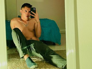 Noah Milll live cam and profile on UnifiedCams