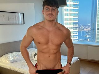 Sex cam with Noah Sandler on 1 on 1 sex cams