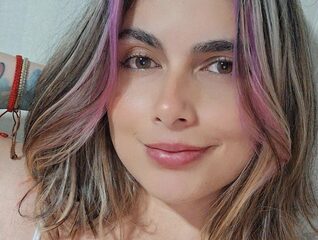 Juliietha Servas webcam model