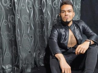 Alejandro Thompson Live Cam on Flirt4Free