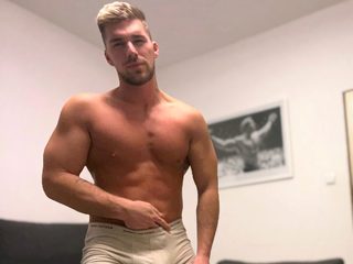 Live sex cam with Darius Giles on muscle sex chat