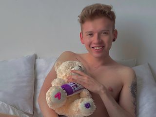 Live Chat with Alejo Mathews on Flirt4Free