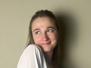 Zara Fulford - Flirt4Free cam model profile and statistics